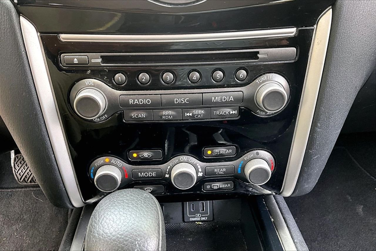 Used 2020 Blue Nissan S image 25