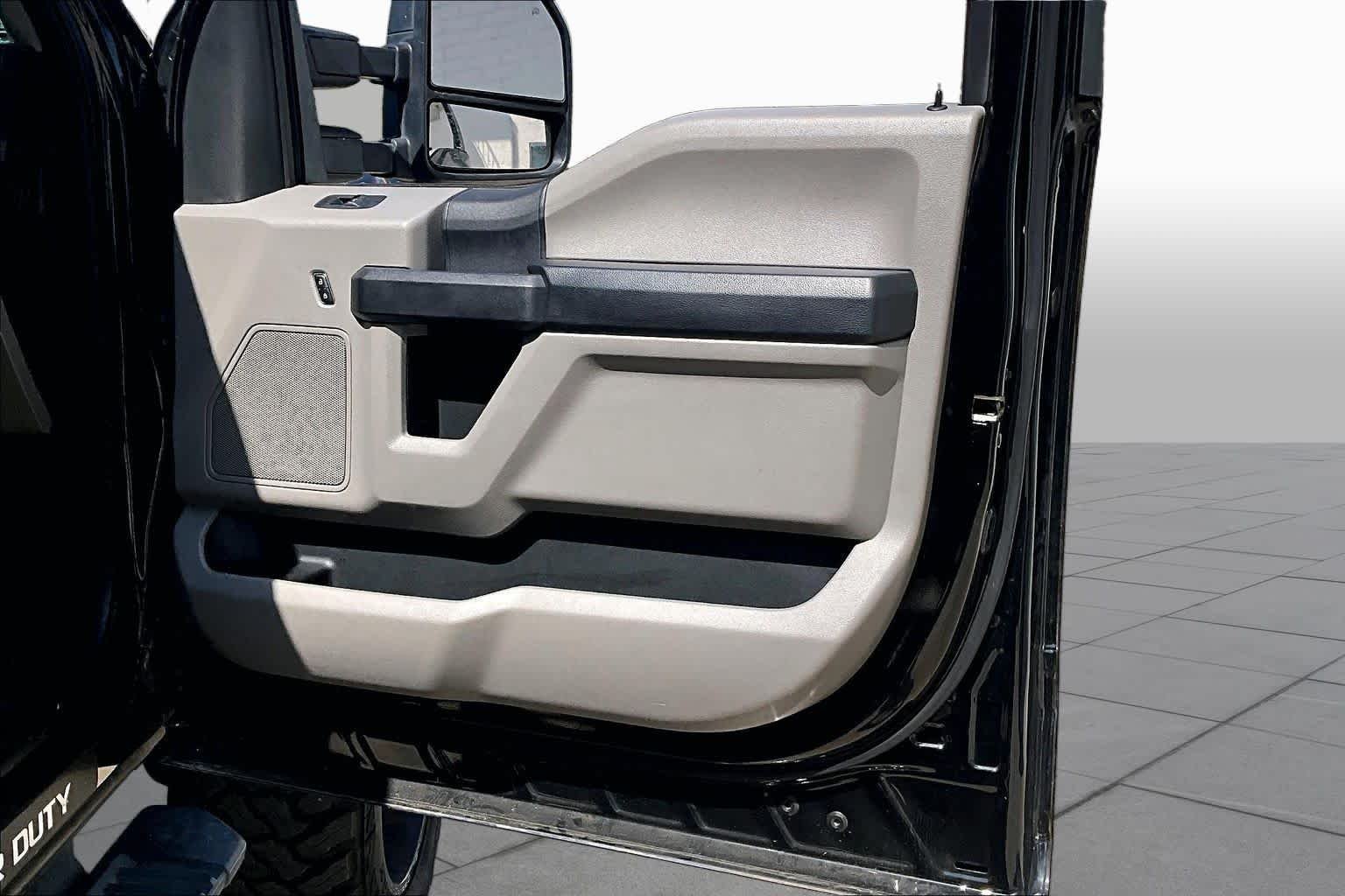 Used 2018 Shadow Black Ford XL image 21
