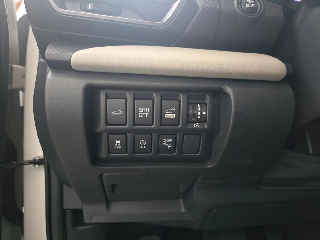 Used 2024 Crystal White Pearl Subaru Limited image 27