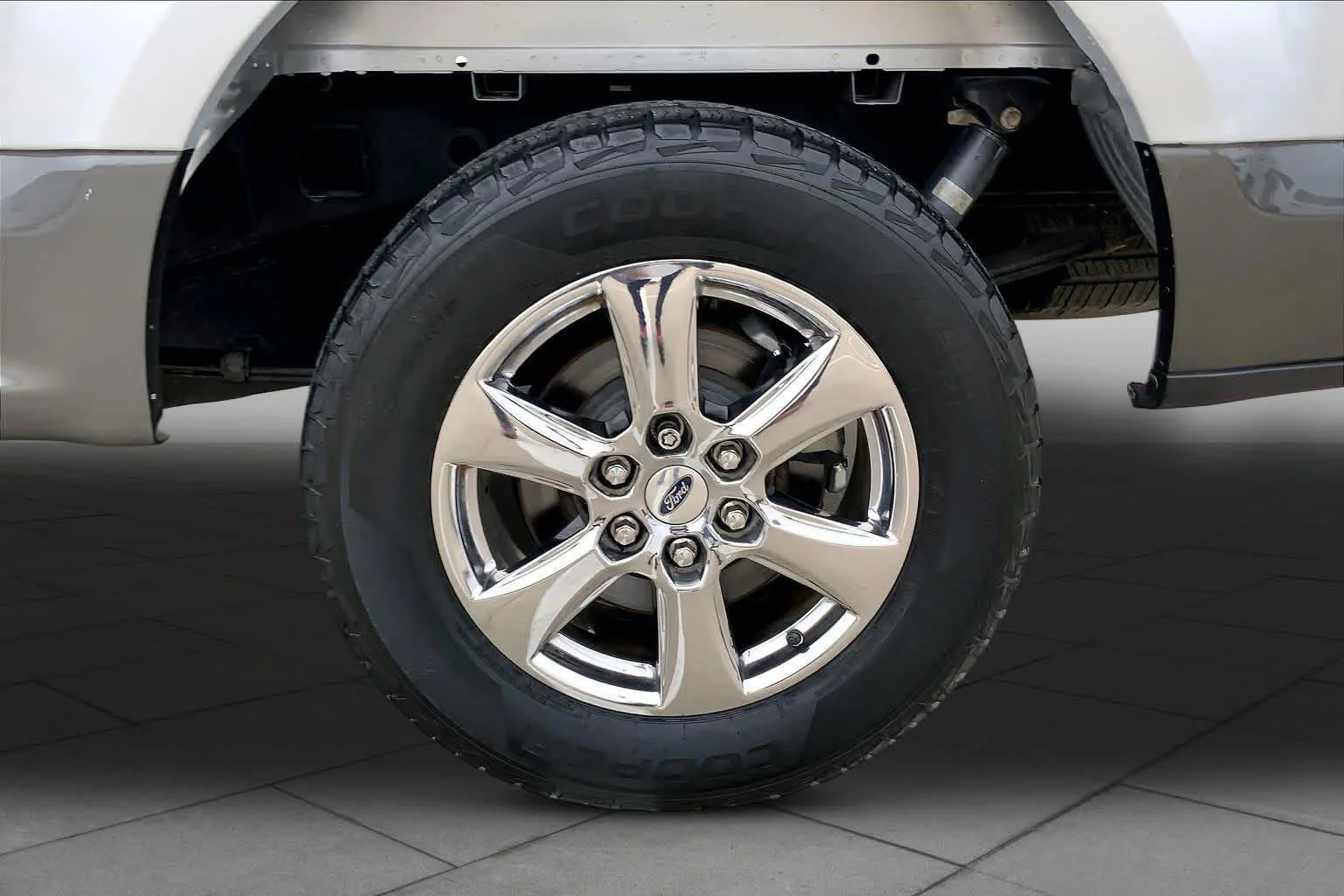 Used 2019 Ingot Silver/Magnetic Ford XLT image 11