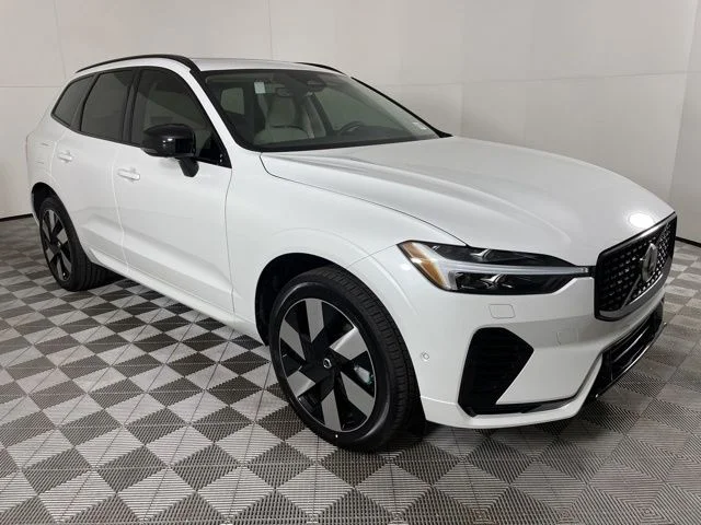 Used 2024 Volvo XC60 Plus with VIN YV4H60DL4R1913645 for sale in Scottsdale, AZ