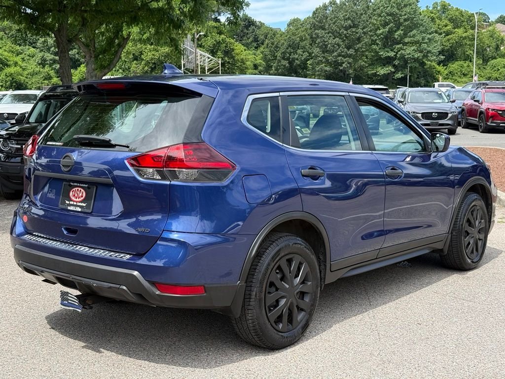 Used 2018 Blue Nissan S image 10