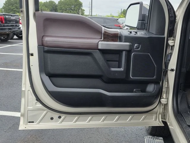 Used 2017 Oxford White Ford Platinum image 16