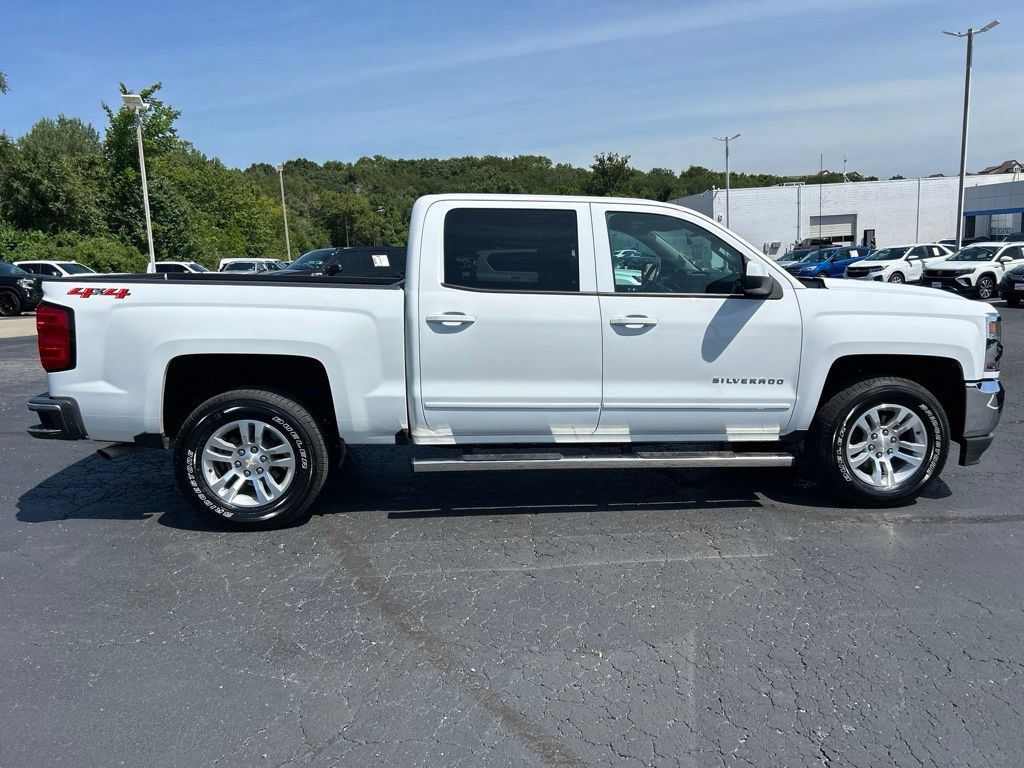 Used 2018 SUMMIT WHITE Chevrolet LT image 4