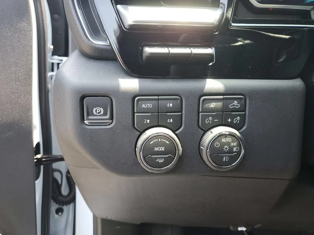 New 2026 Polar White Tricoat Chevrolet High Country image 24