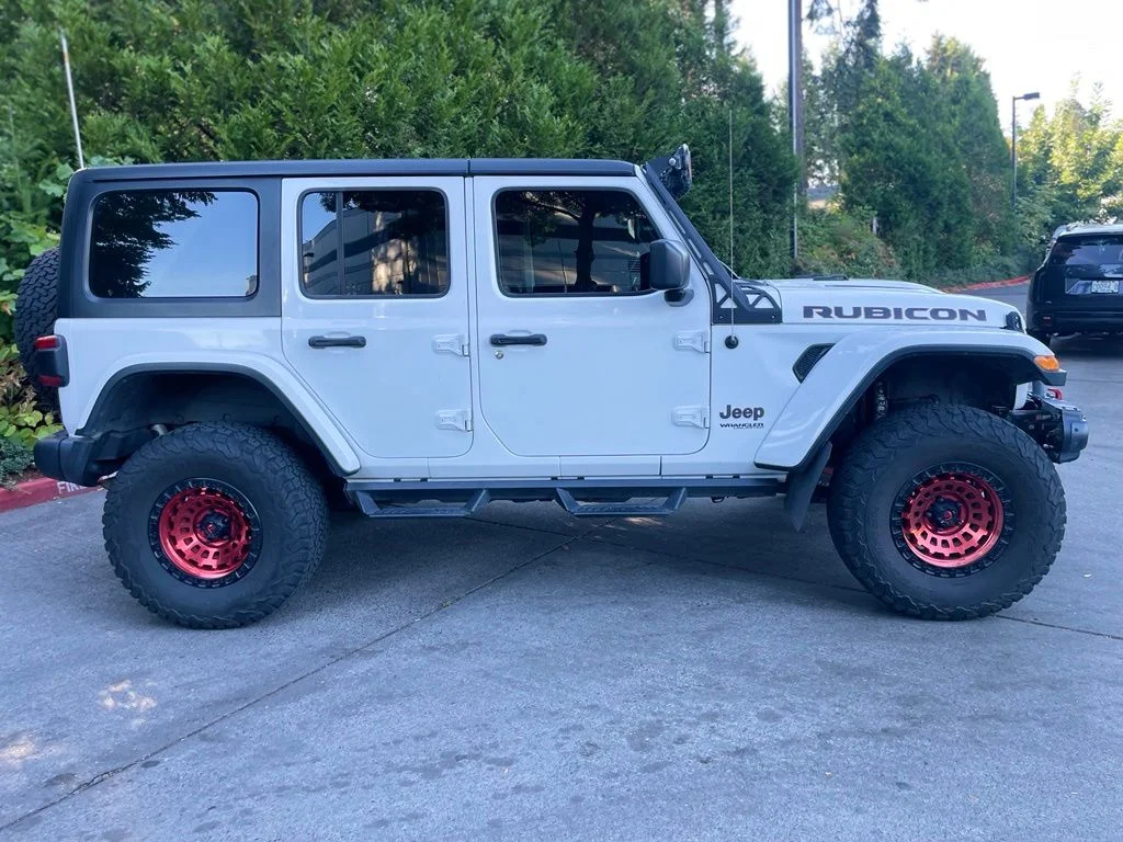 Used 2018 Bright White Clearcoat Jeep Unlimited Rubicon image 3