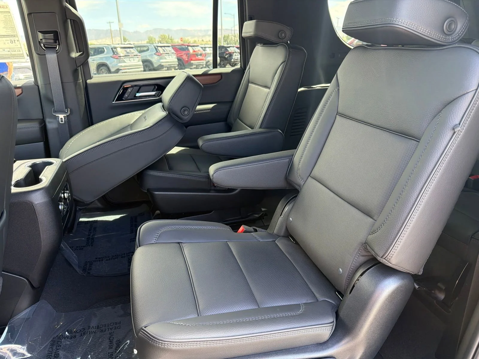 2026 GMC Yukon XL Denali - Photo 23