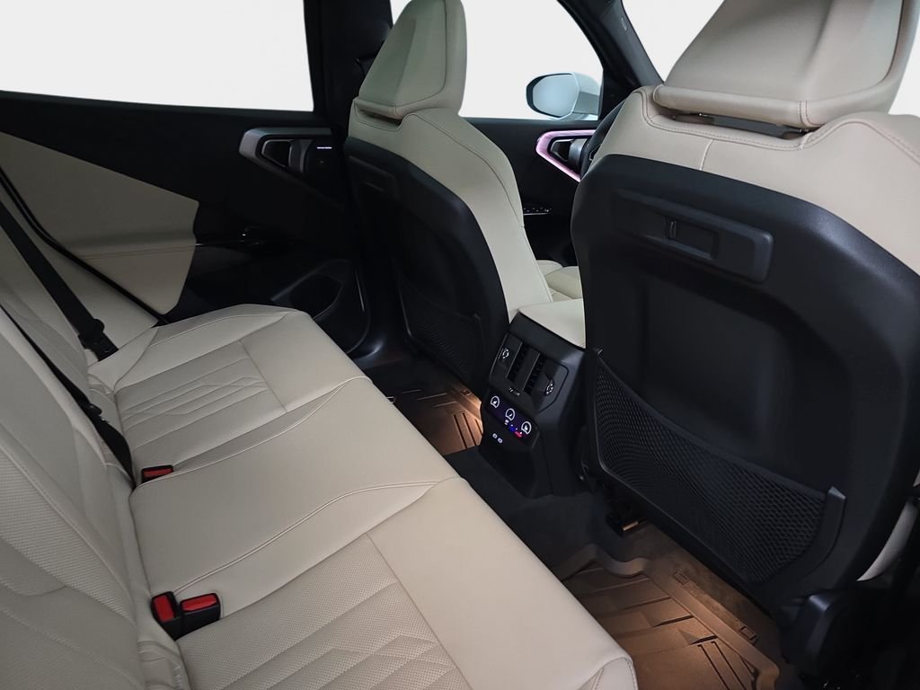 New 2026 Mineral White Metallic BMW 30 xDrive image 11