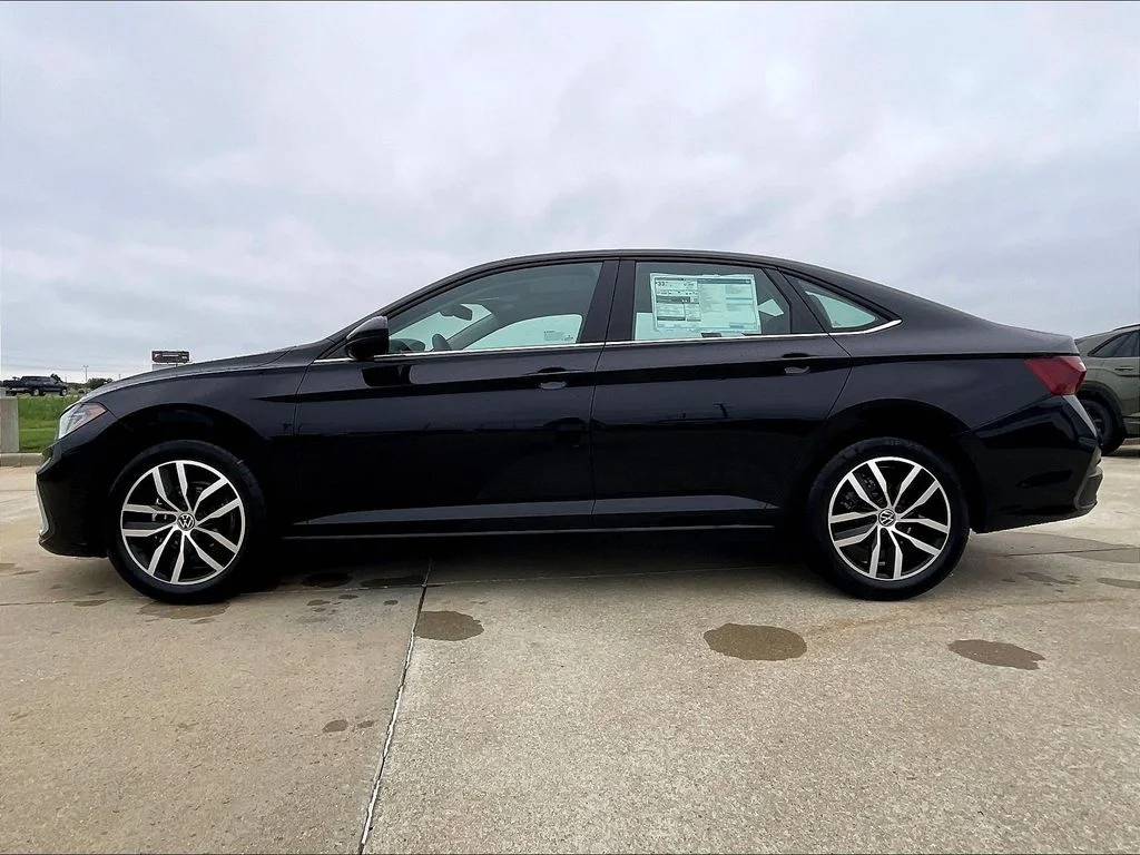New 2026 Black Volkswagen 1.5T SE image 3
