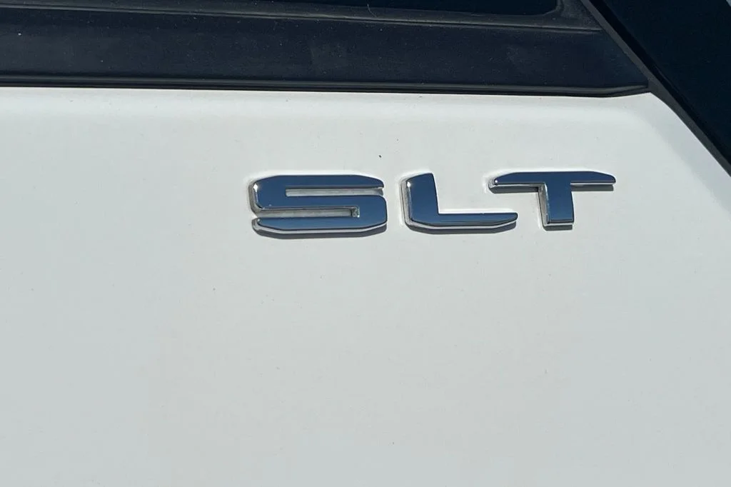 Used 2023 White GMC SLT image 28