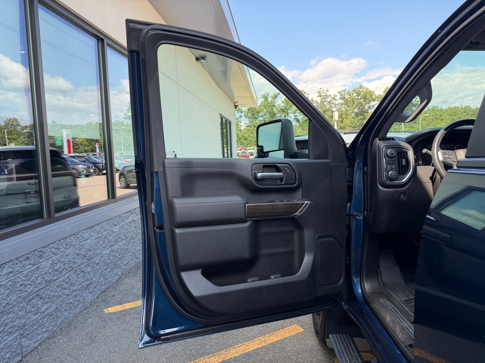 Used 2021 Northsky Blue Metallic Chevrolet LT image 26