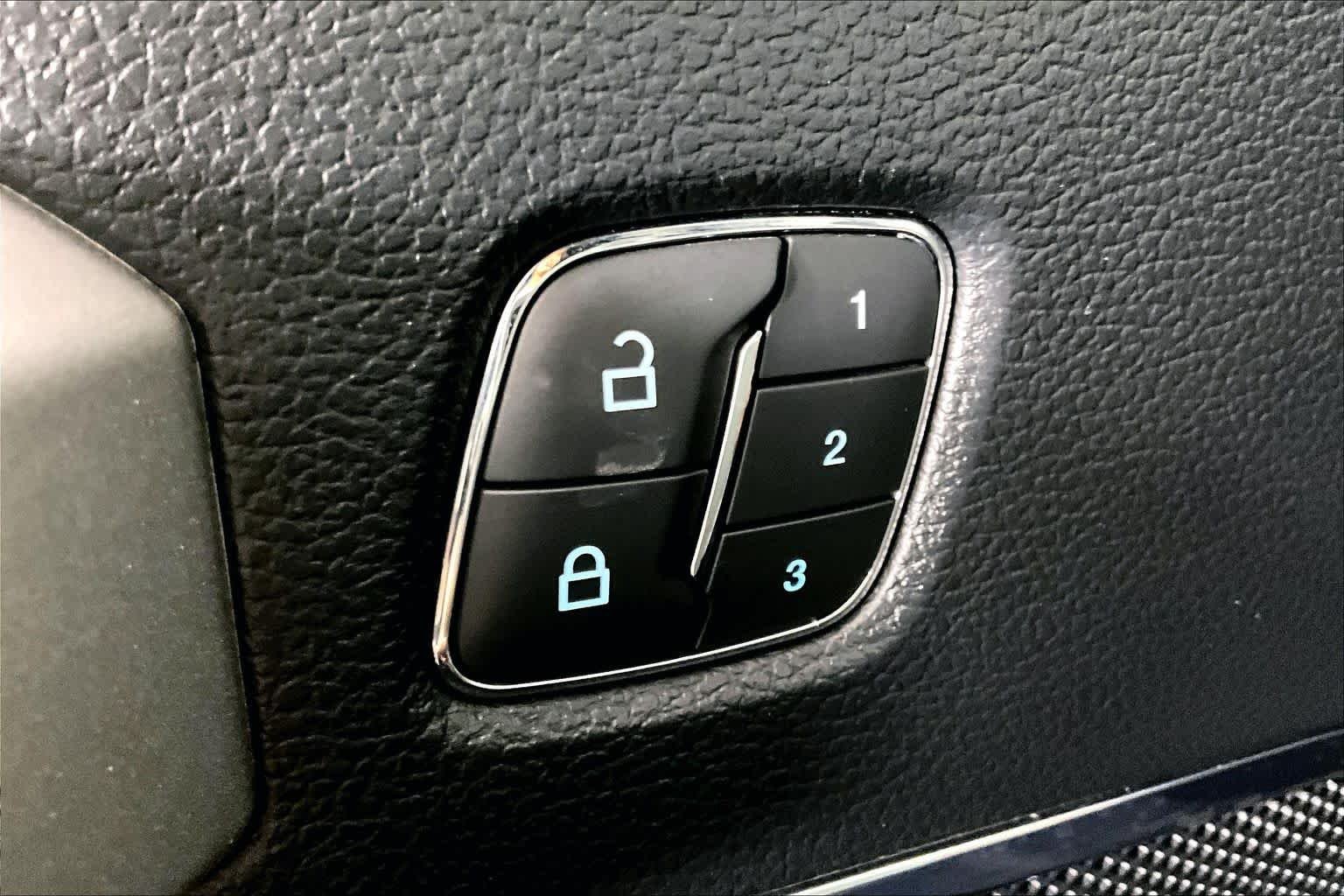 Used 2018 Magnetic Ford LARIAT image 32