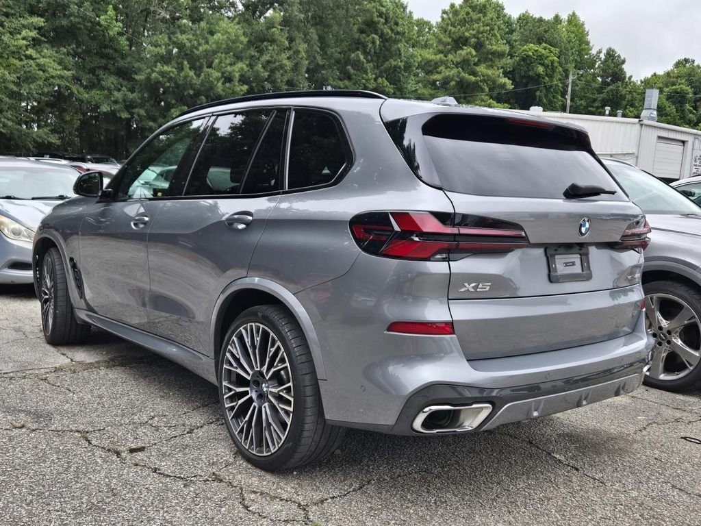 Used 2024 Gray BMW sDrive40i image 3