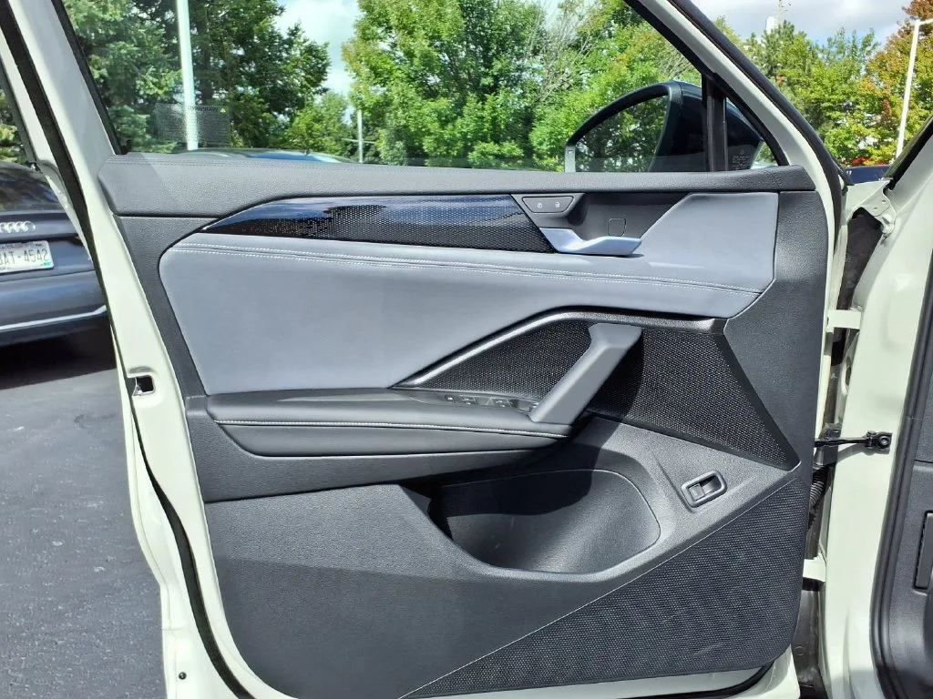 New 2026 Sandstone w/Deep Black Roof Volkswagen SE R-Line Black image 10