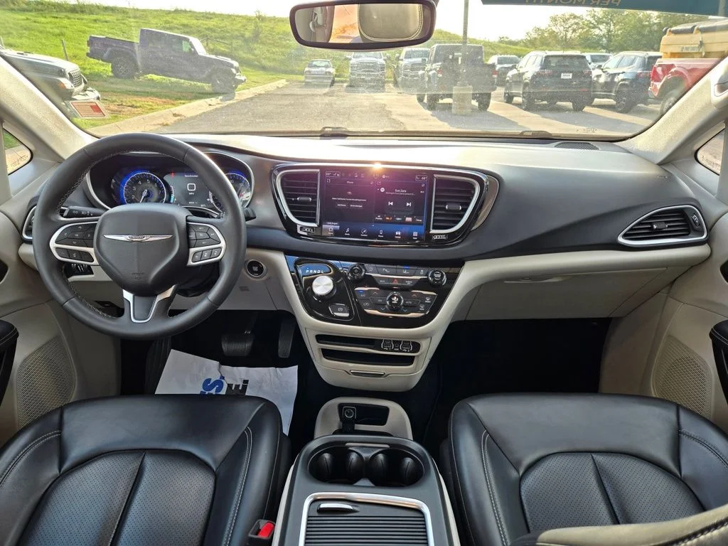 Used 2023 Black Chrysler Touring L image 16
