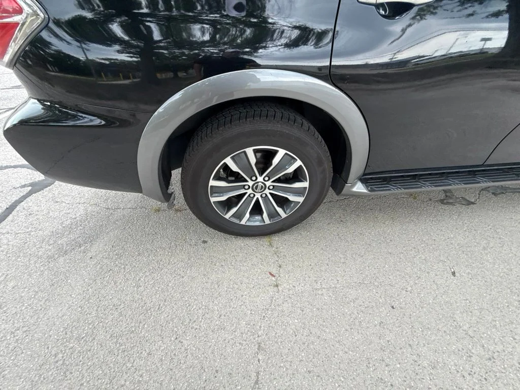 Used 2020 Black Nissan SL image 9
