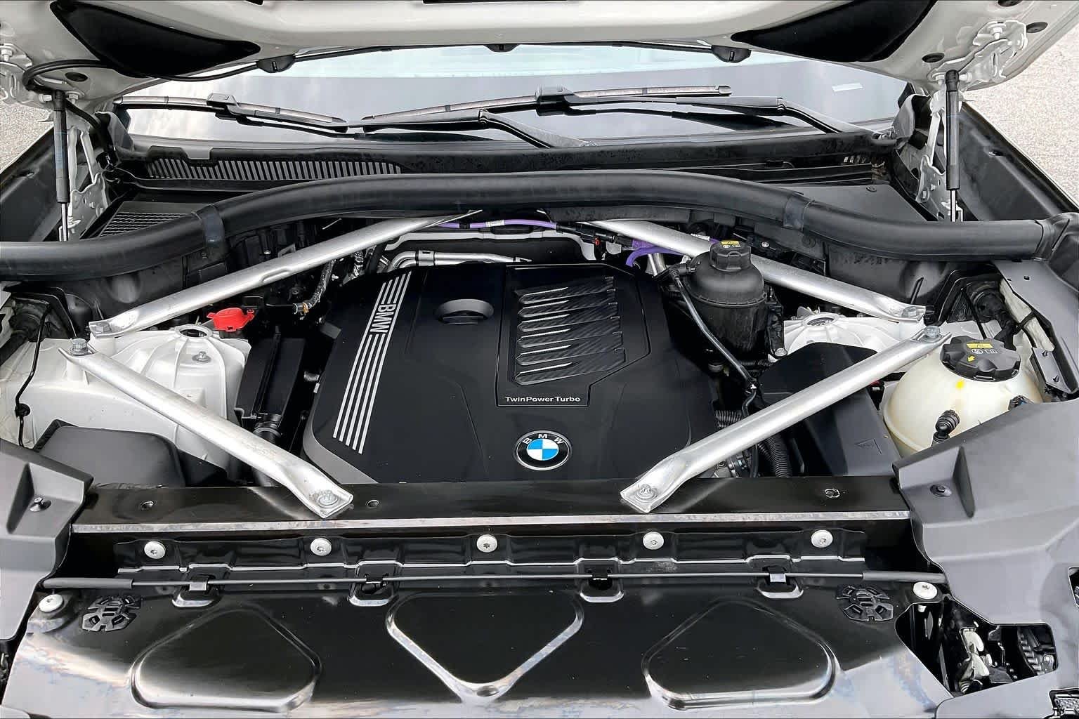 Used 2022 Mineral White Metallic BMW xDrive40i image 33
