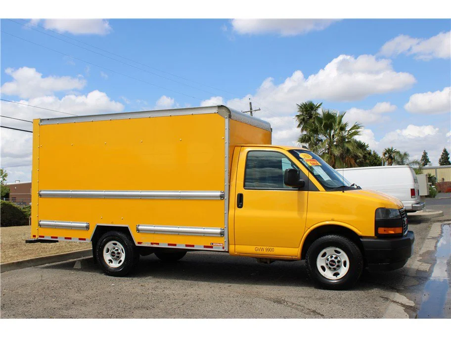 Used 2021 Special Exterior Color GMC Cutaway Van 2D image 1