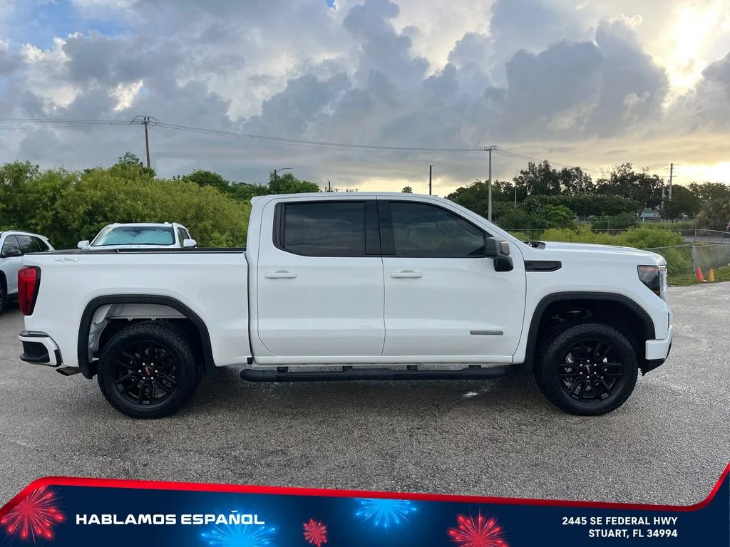 Used 2024 Summit White GMC Elevation image 4
