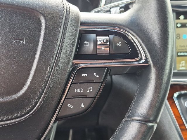 Used 2019 Red Lincoln Reserve image 16