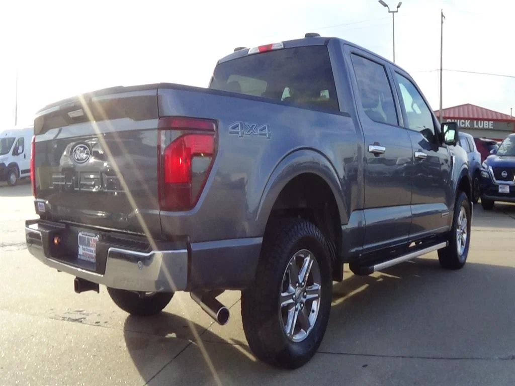 Certified Used 2024 Carbonized Gray M7 Ford XLT image 6