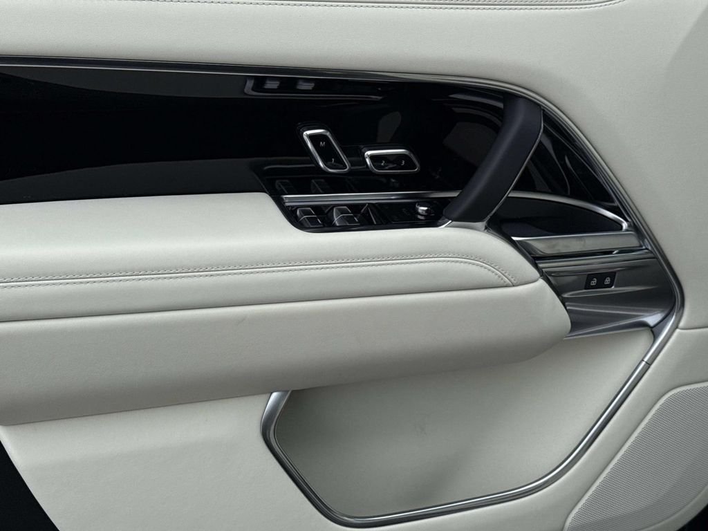 New 2026 Tourmaline Brown in Satin finish Land Rover SE image 20