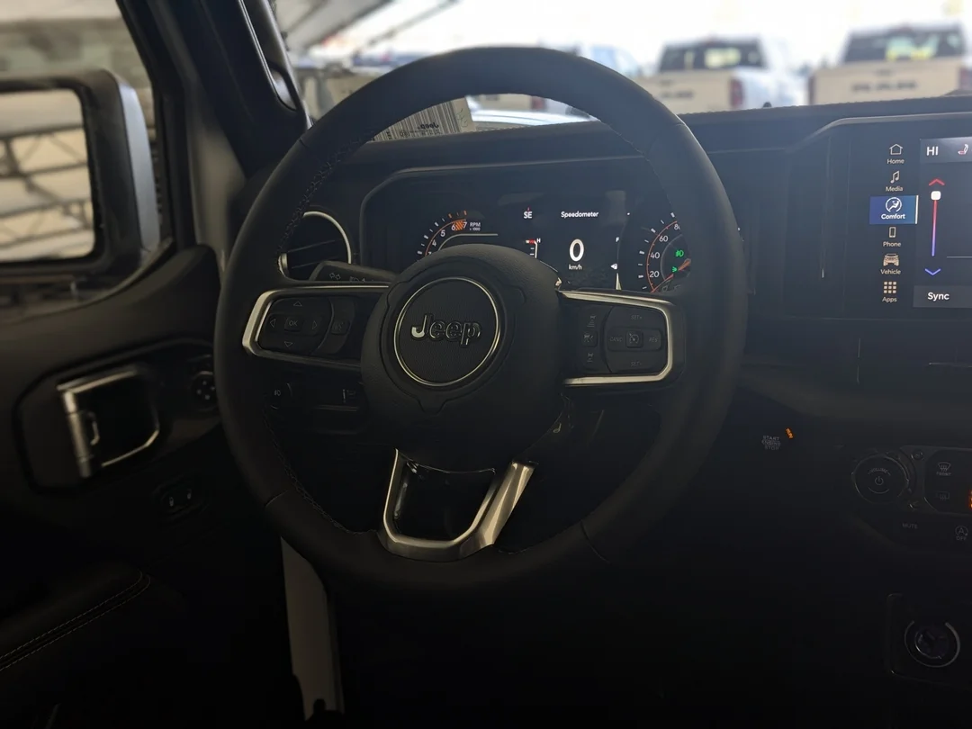New 2026 White Jeep Sahara - - 4x4 - McKinley Leather Seats - Body? Colour Hardtop - Side Steps & More! image 15