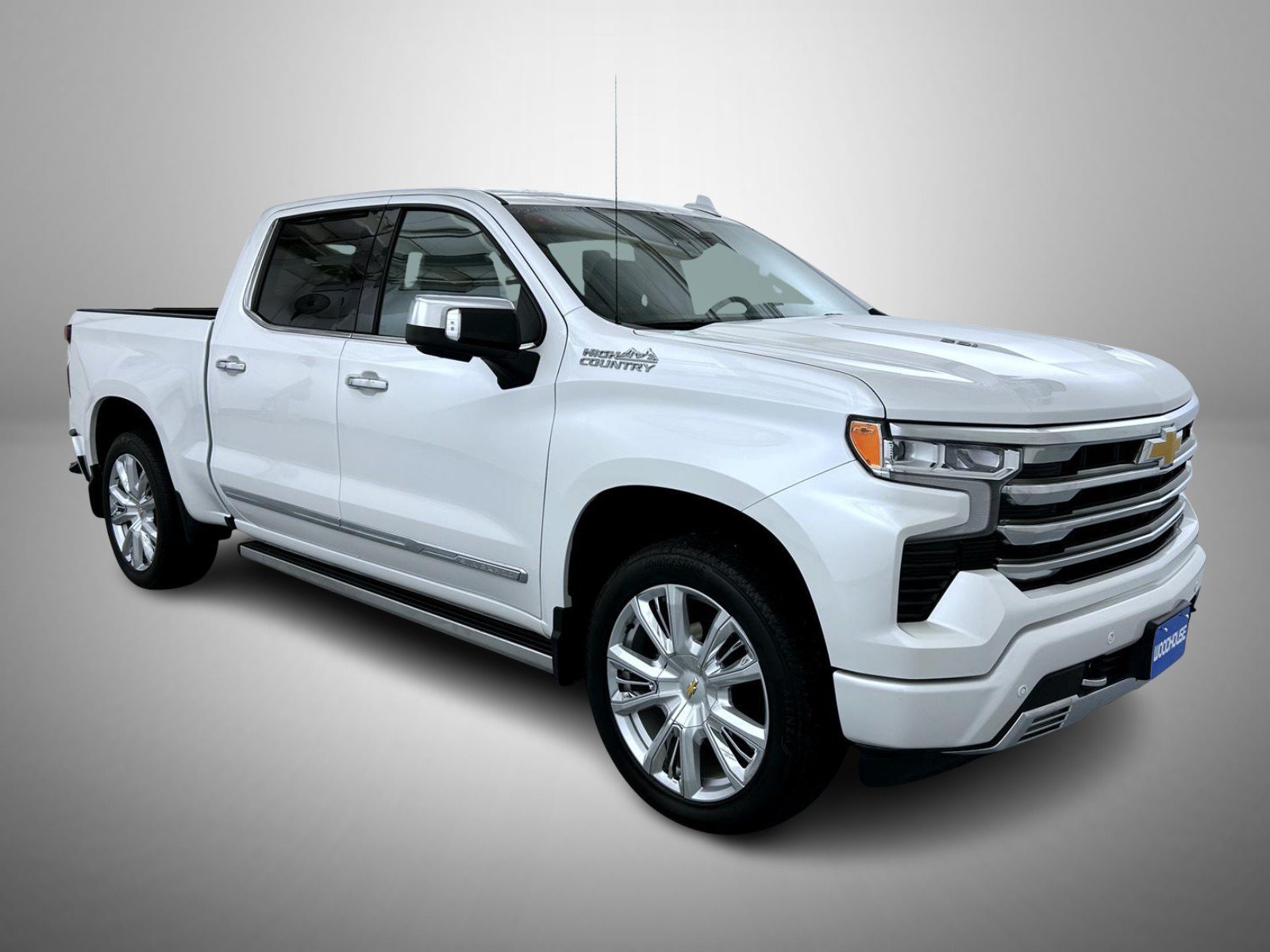 Used 2025 Beige Chevrolet High Country image 3