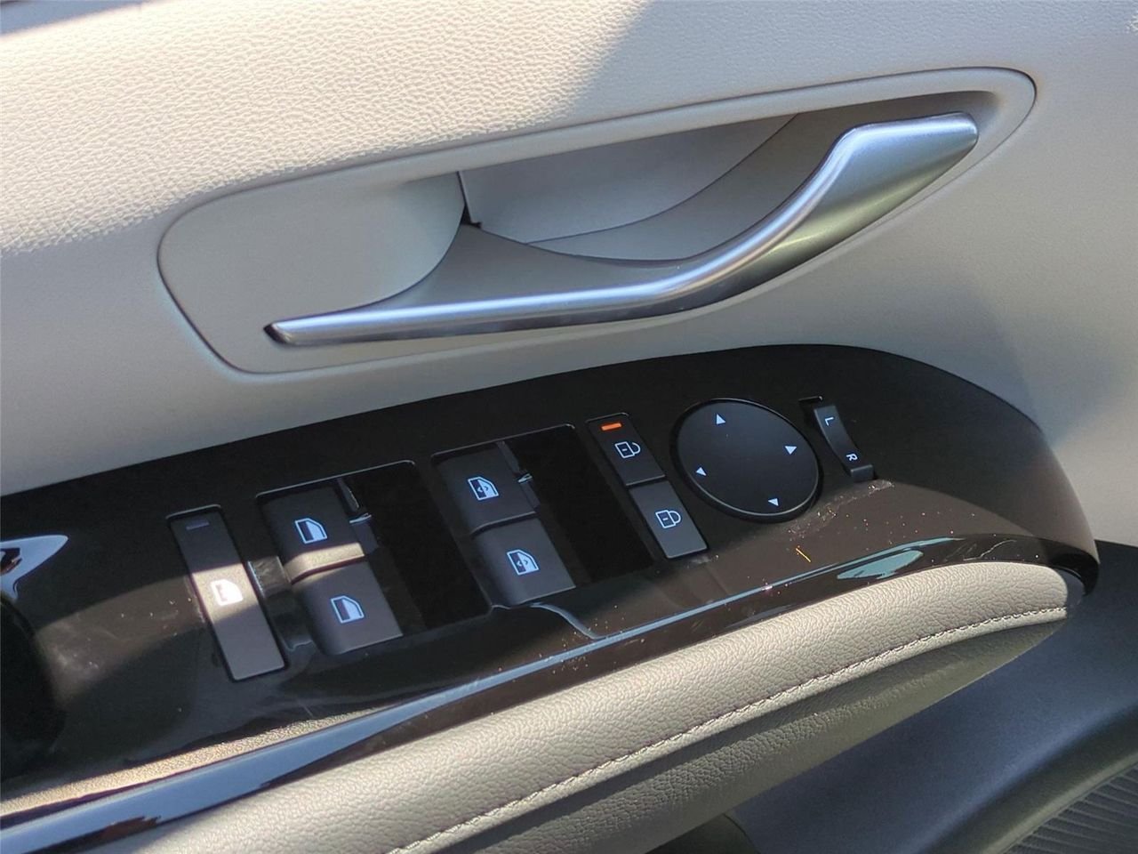 New 2026 Ecotronic Gray Hyundai Limited FWD image 16