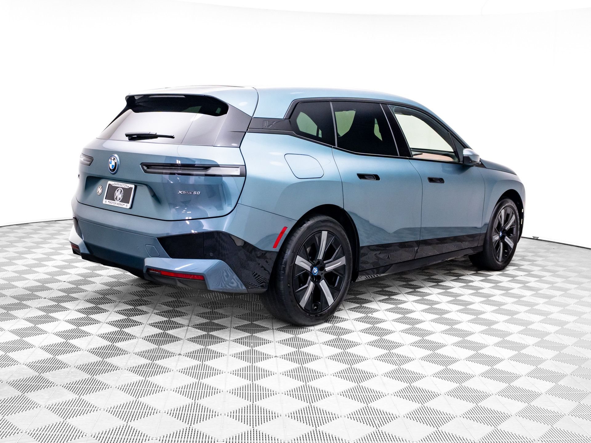 Used 2024 Blue BMW xDrive50 image 5
