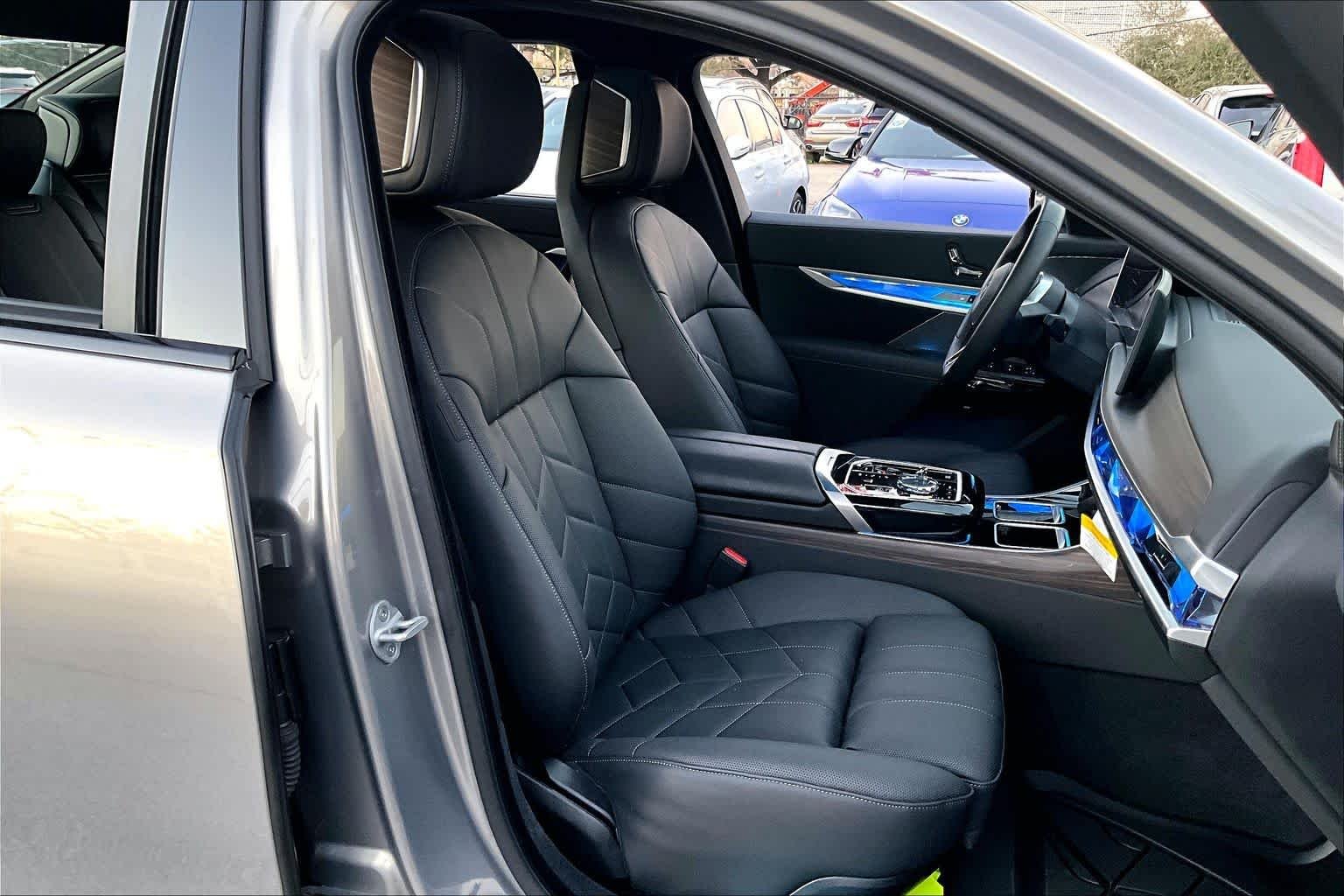 2025 BMW i7 60 - Photo 8