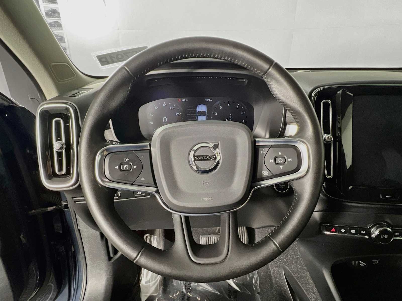 Used 2021 DENIM BLUE METALL Volvo Momentum image 11