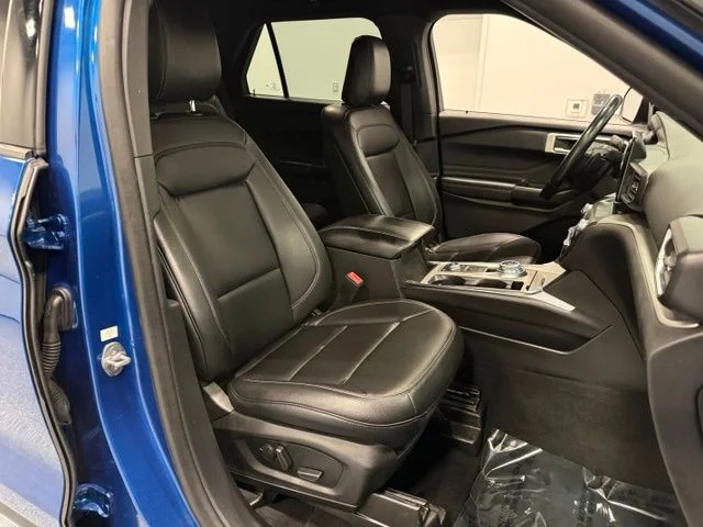 Used 2020 Blue Ford XLT image 33