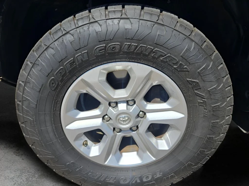 Used 2018 Magnetic Gray Metallic Toyota SR5 Premium image 29