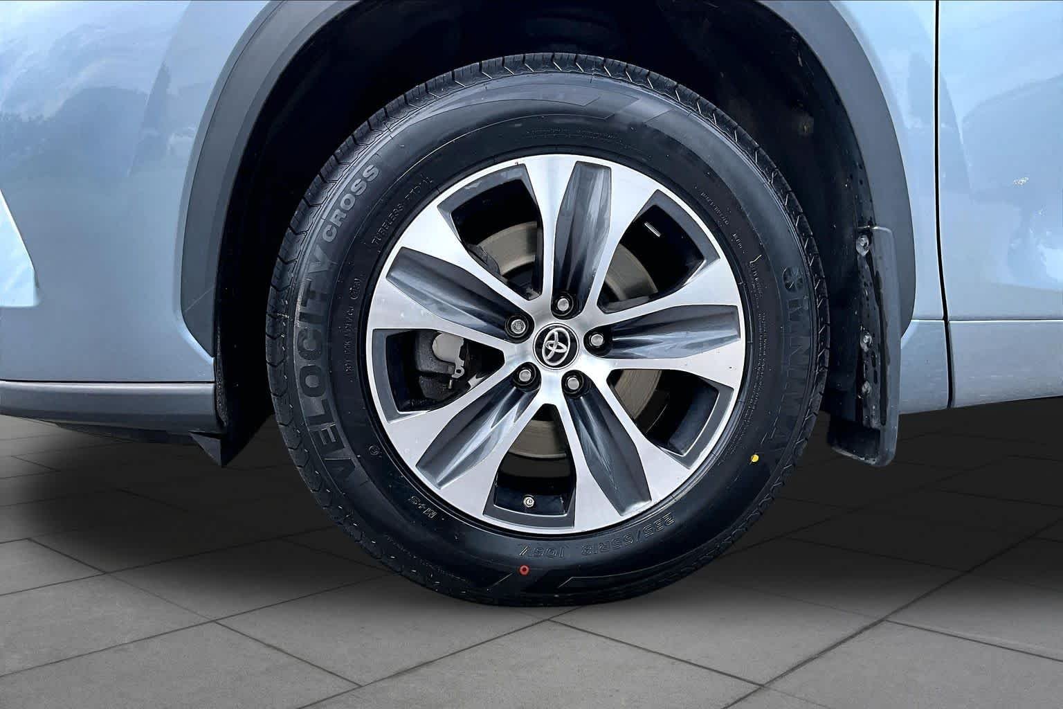 Used 2024 Moon Dust Toyota XLE image 11