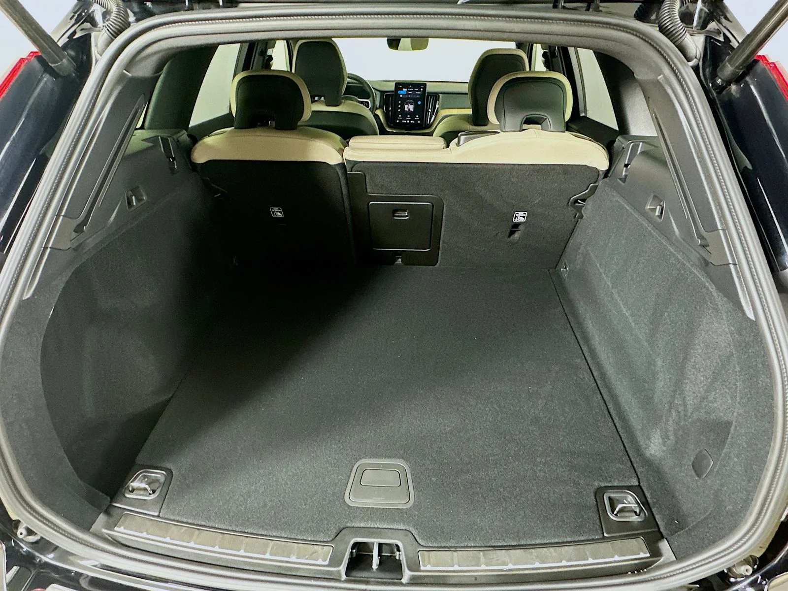 2026 Volvo XC60 Plus - Photo 39