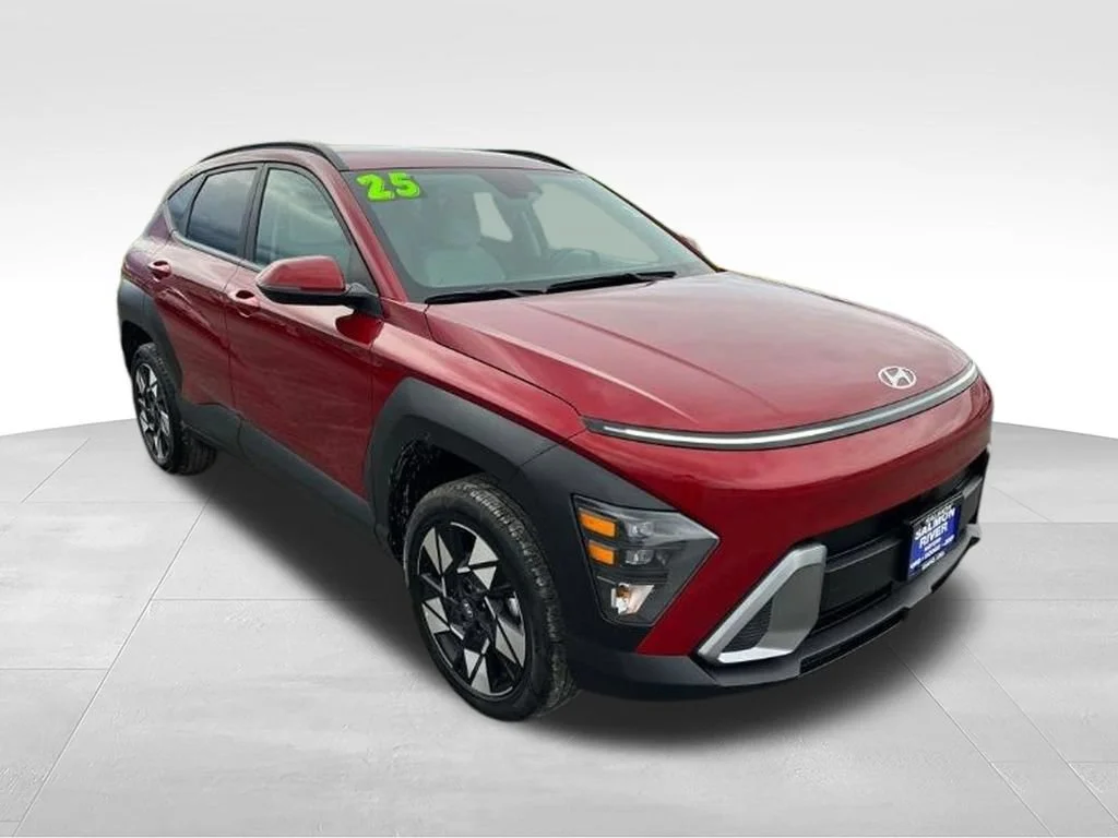 Used 2025 Red Hyundai SEL image 3