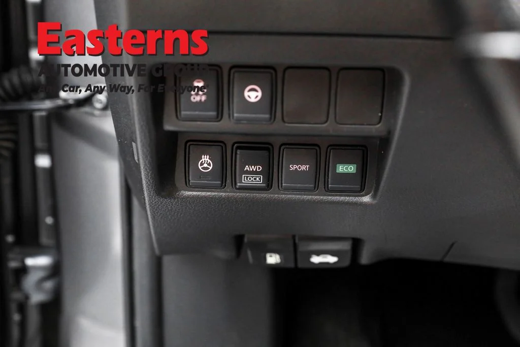 Used 2020 Gray Nissan SL image 23