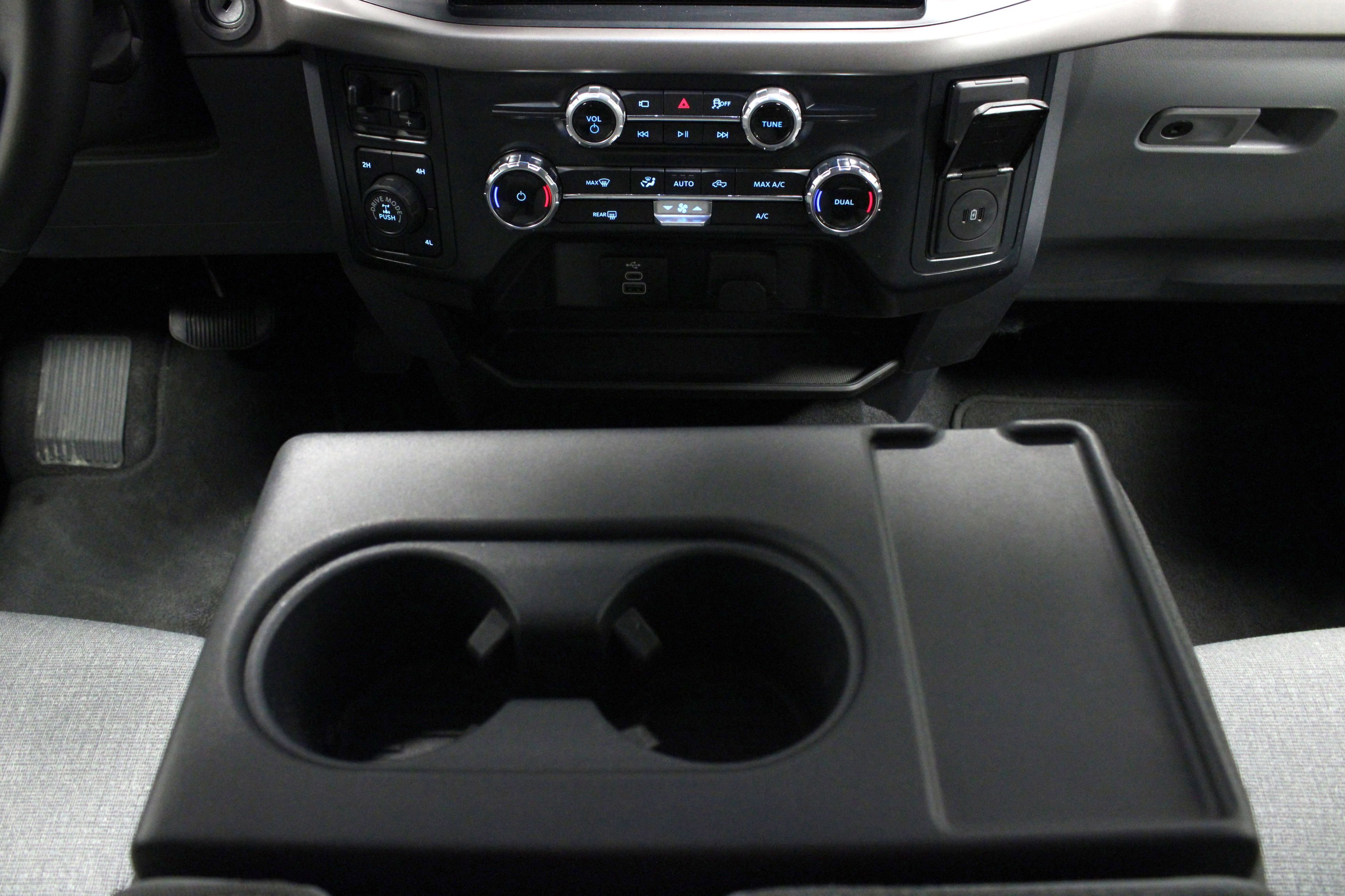 Used 2025 Agate Black Metallic Ford XLT image 21