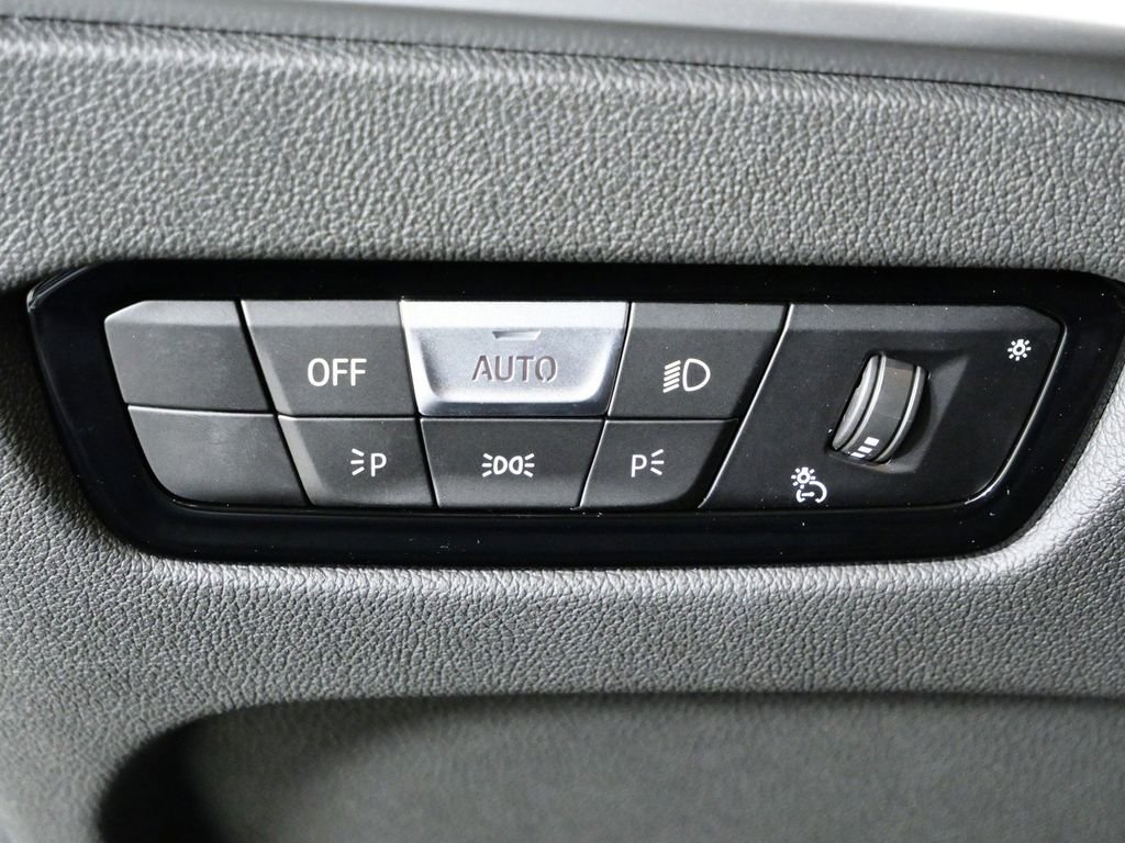 2026 BMW 3 Series 330i - Photo 38