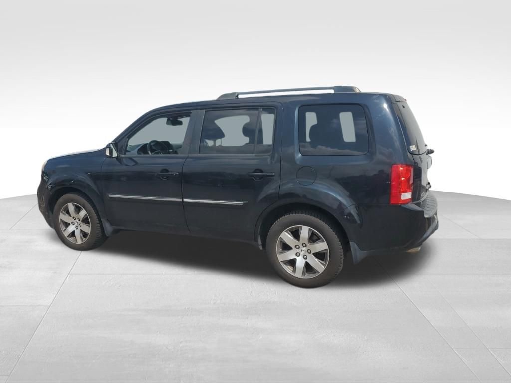 Used 2013 Black Honda Touring image 3
