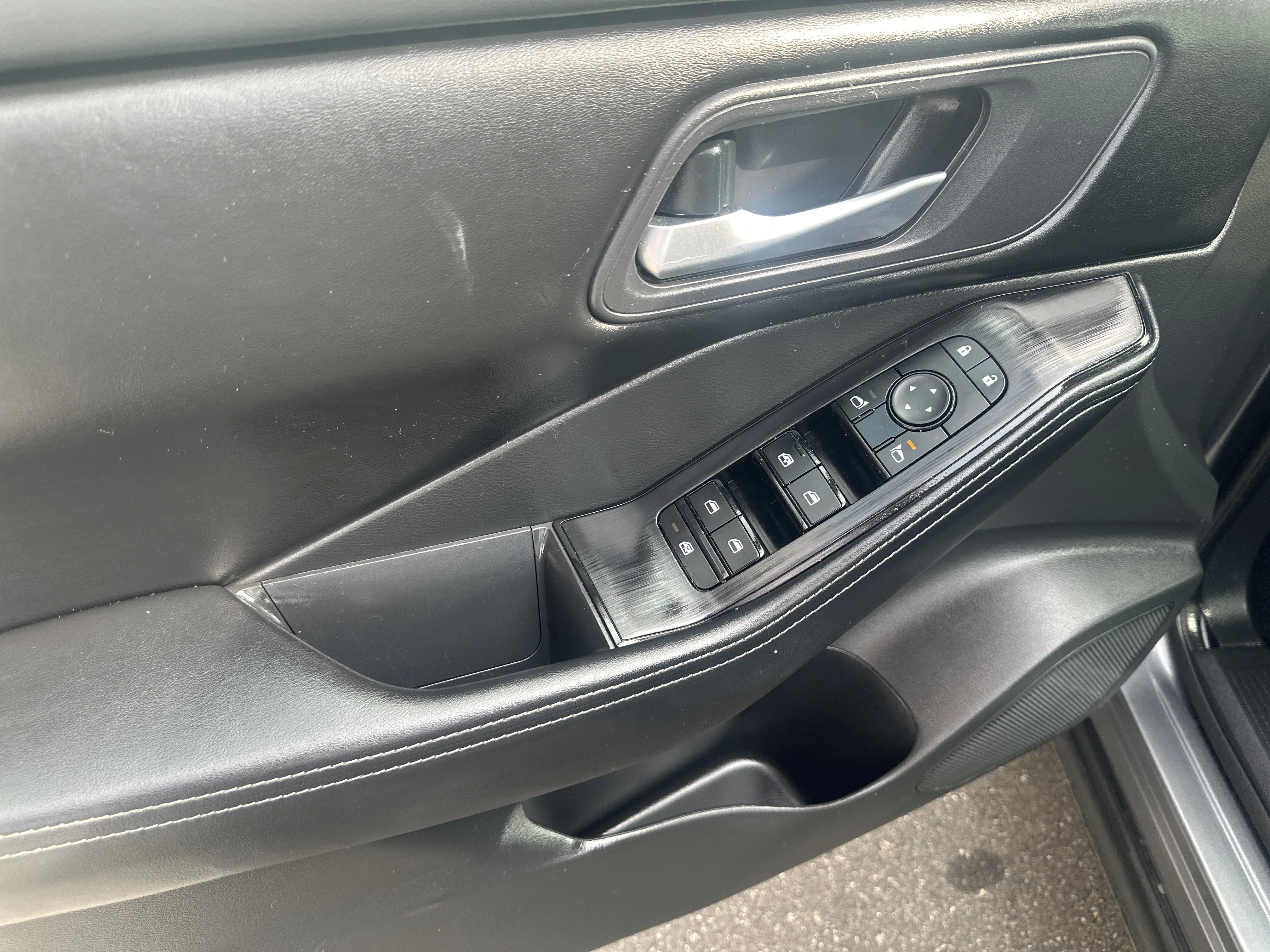 Used 2025 Gun Metallic Nissan SV image 9