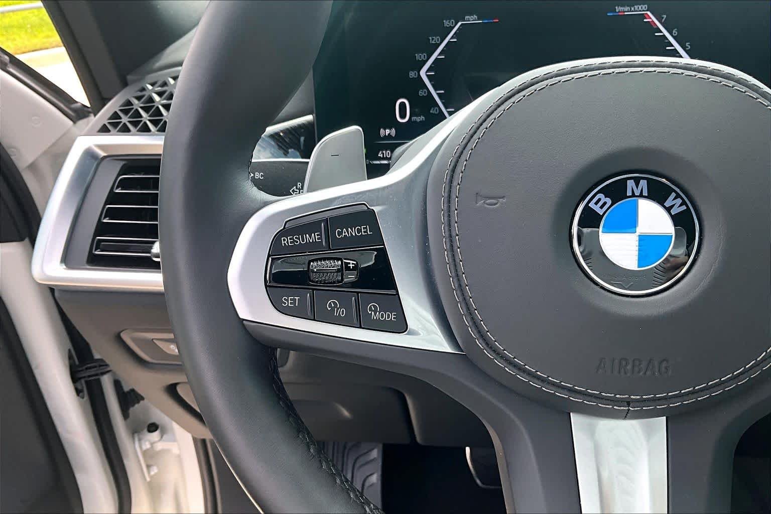 Used 2025 Alpine White BMW xDrive40i image 21