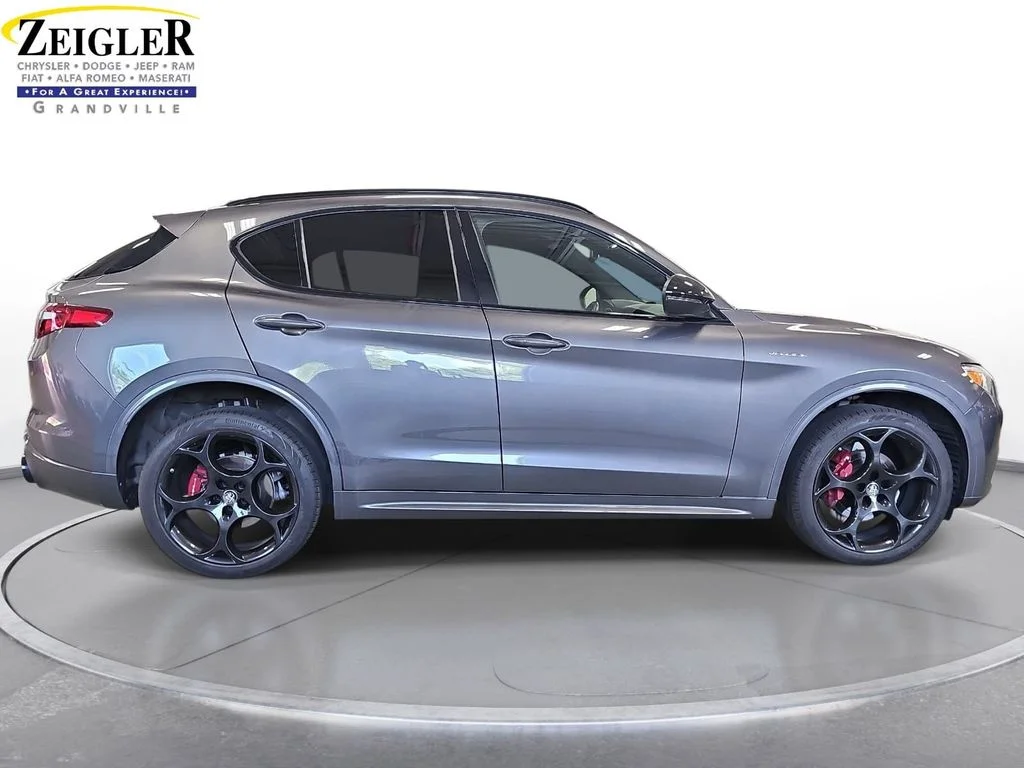 Used 2023 Gray Alfa Romeo Veloce image 4