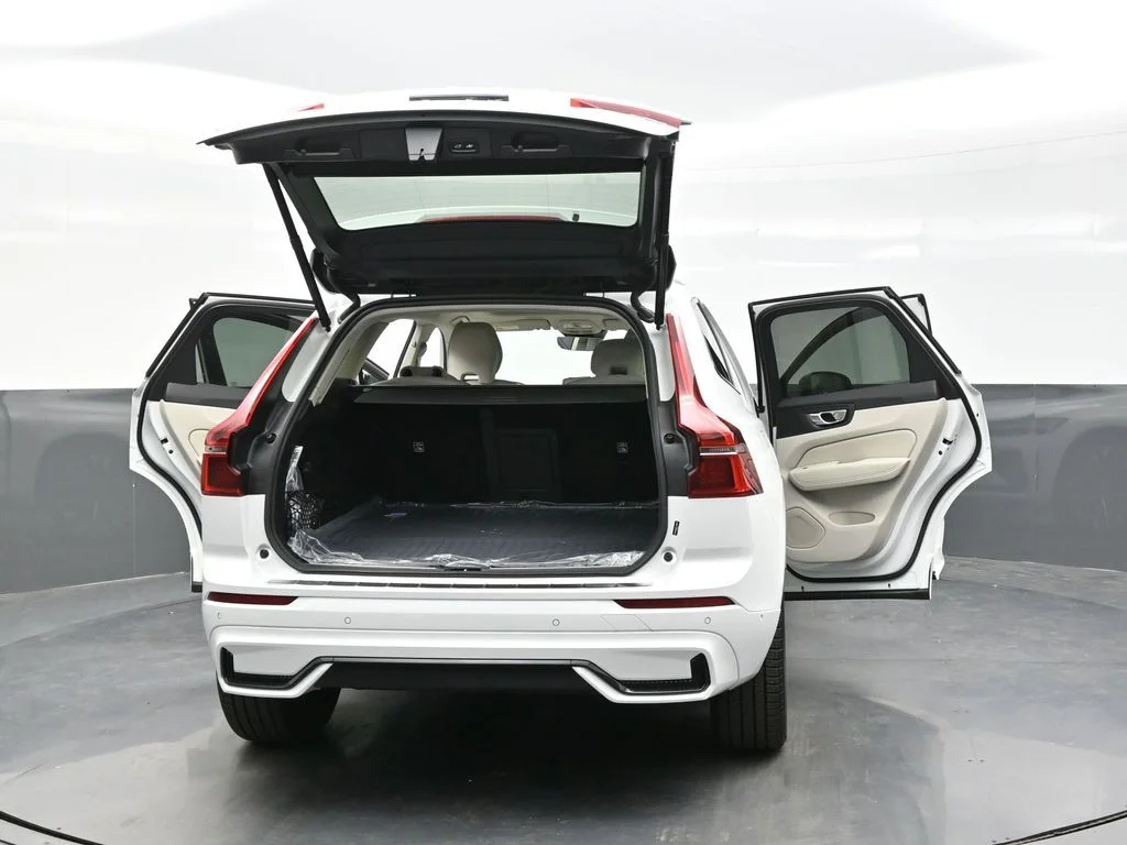 New 2026 Crystal White Volvo T8 Ultra image 40