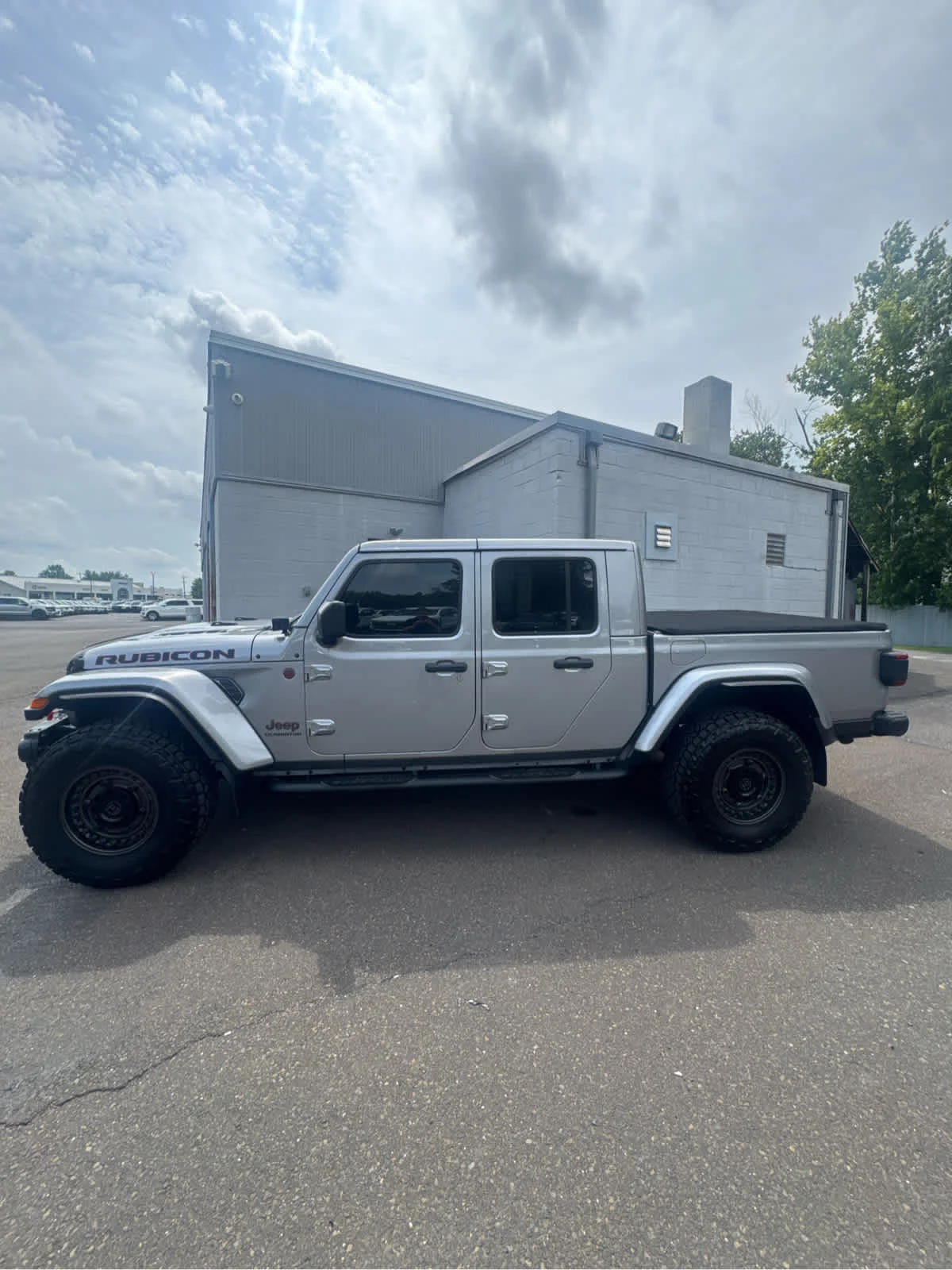 Used 2020 Billet Silver Clearcoat Metallic Jeep Rubicon image 3