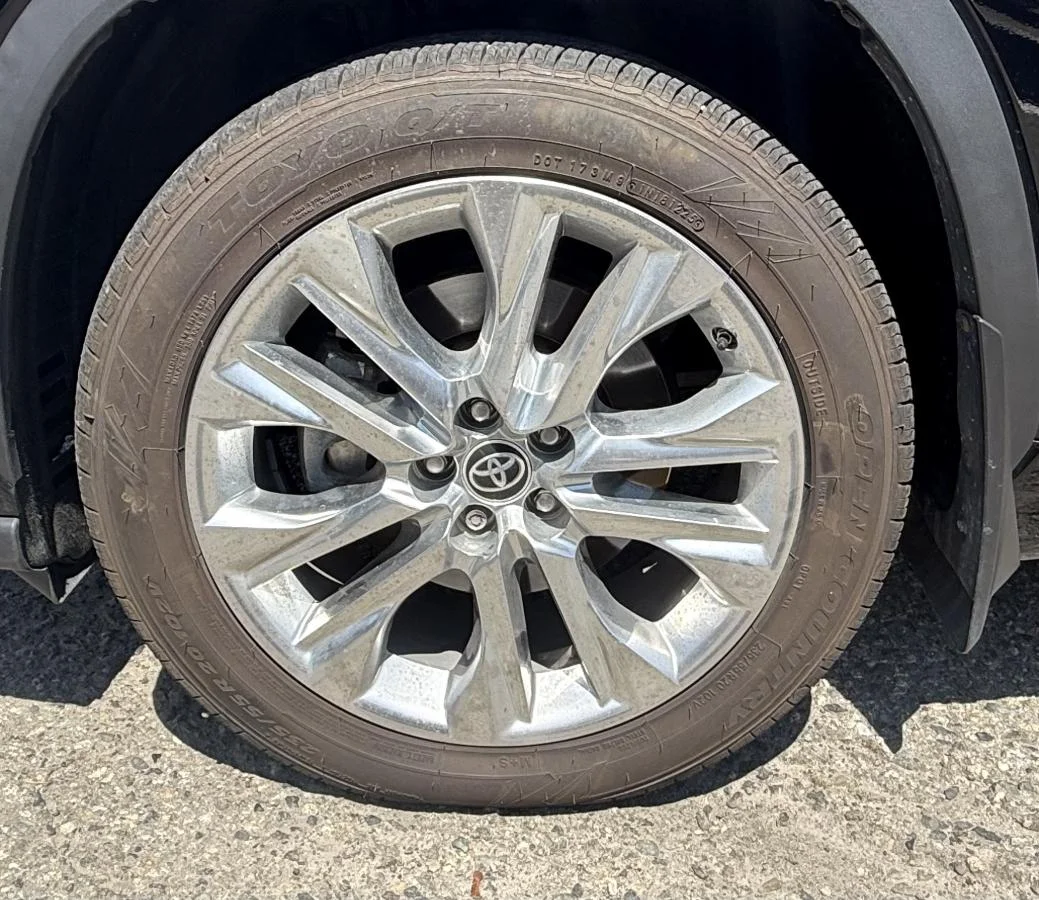 Used 2020 Black Toyota Limited Awd image 10