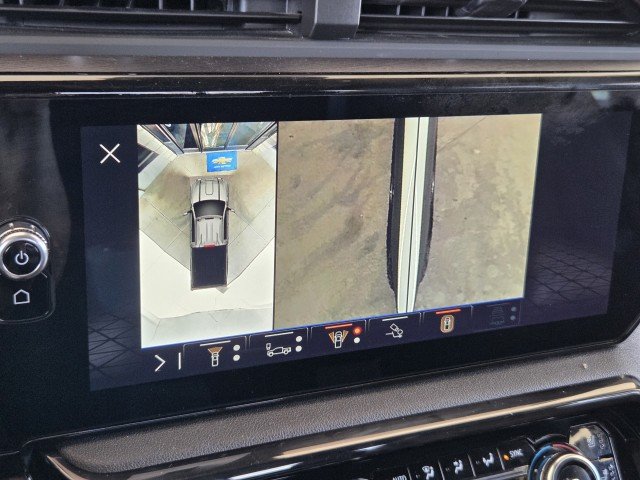 Used 2024 Summit White GMC AT4 image 35
