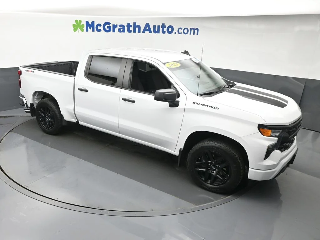 Used 2023 White Chevrolet Custom image 3