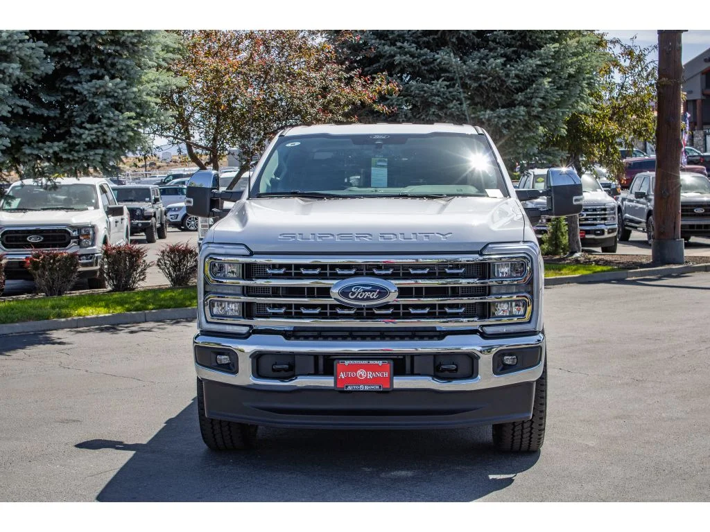 New 2026 OXFORD WHITE Ford LARIAT image 3